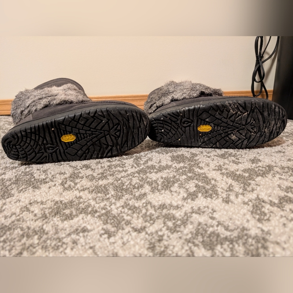 Cozy Gray Fur And Leather Winter Boots - Picture 8 of 10